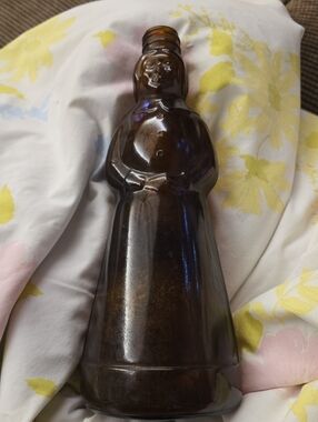 Aunta Jammia Vintage-Style Brown Glass Figurine Bottle - Home Accents